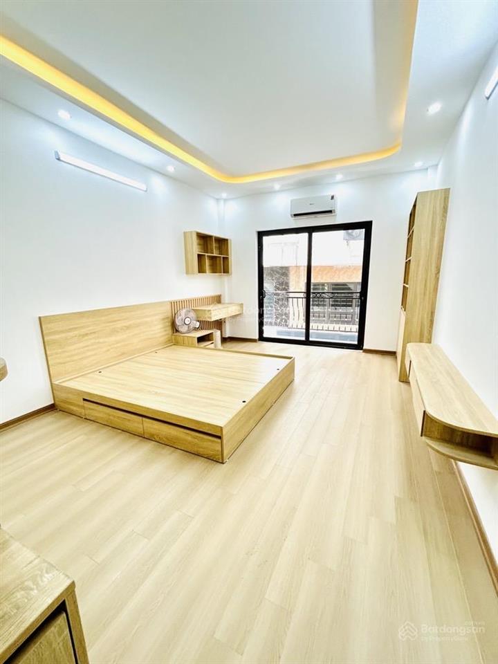 Hơn 9 tỷ  xã đàn  35m2 x 6t  thang máy  phân lô  20m ra ô tô tránh  không quy hoạch