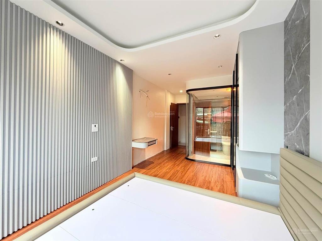 Hàng xóm vincom bà triệu  42m2 x 5t, thang máy  20m ra phố  full nội thất  chỉ 12,8 tỷ có tl.