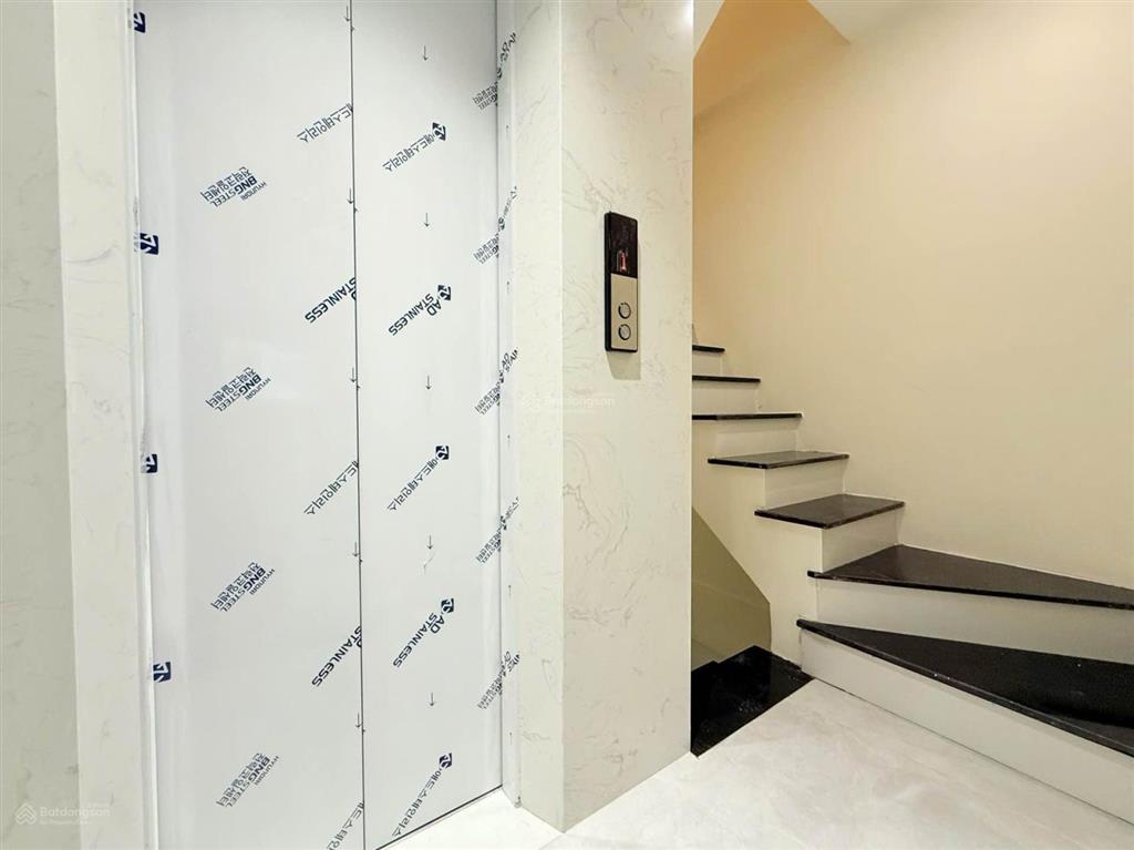 Hàng xóm vincom bà triệu  42m2 x 5t, thang máy  20m ra phố  full nội thất  chỉ 12,8 tỷ có tl.