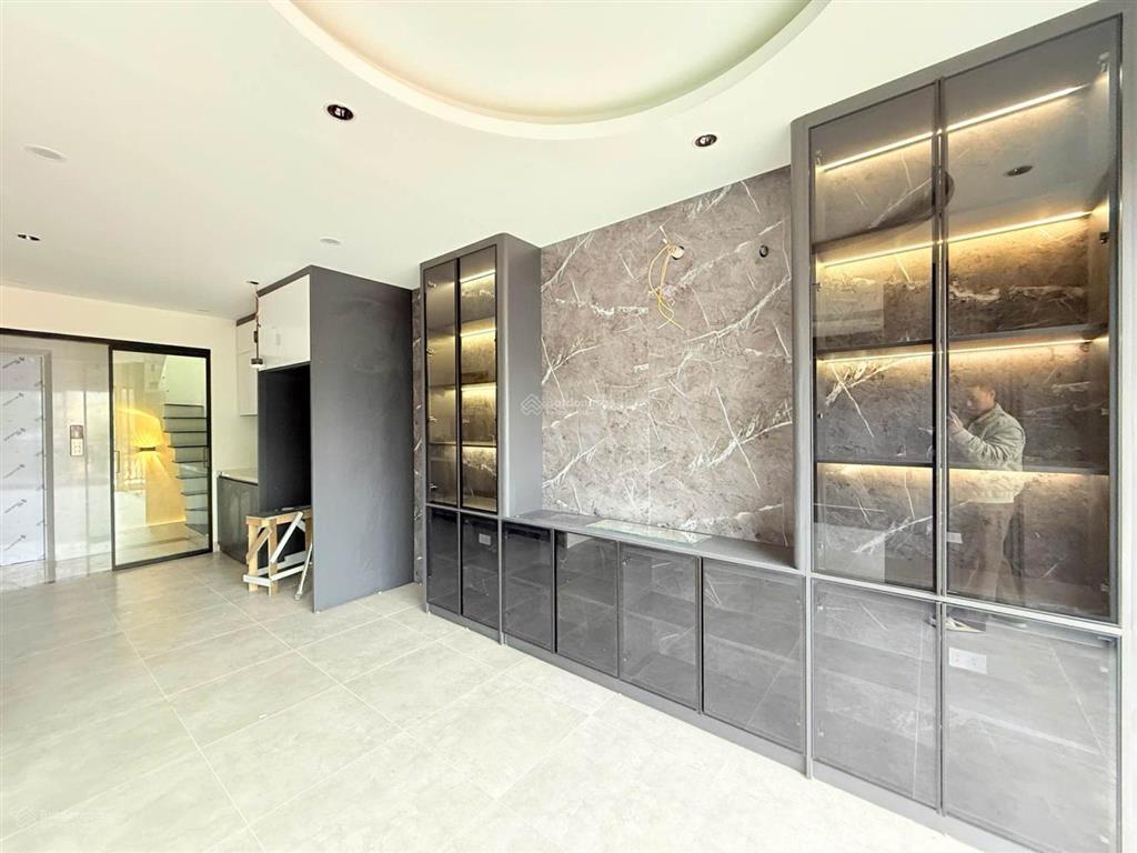 Hàng xóm vincom bà triệu  42m2 x 5t, thang máy  20m ra phố  full nội thất  chỉ 12,8 tỷ có tl.