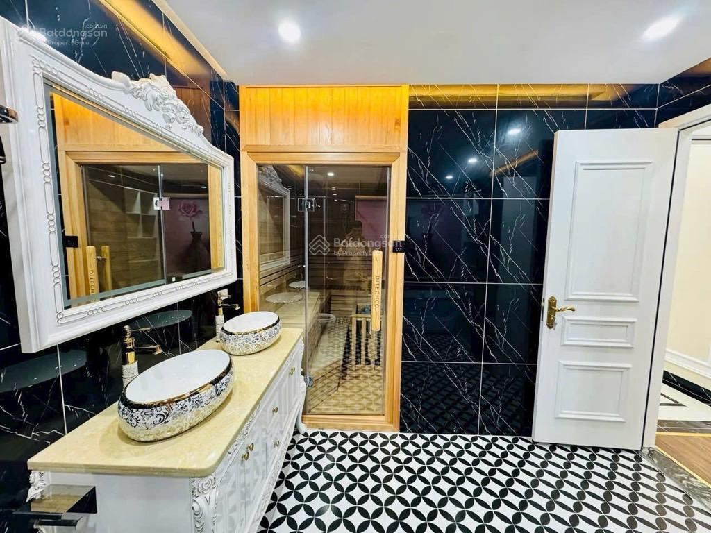 Tây sơn  30m ra ô tô tránh  43m2 x 7t thang máy  không quy hoạch  chỉ 11 tỷ có tl.