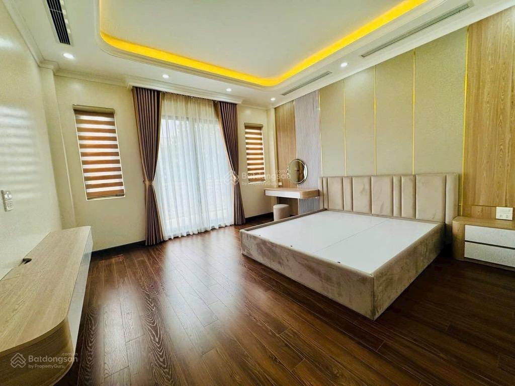 Tây sơn  30m ra ô tô tránh  43m2 x 7t thang máy  không quy hoạch  chỉ 11 tỷ có tl.