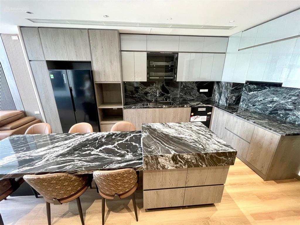 Chùa láng, đống đa  ô tô vào nhà  lô góc 2 thoáng  45m2 x 6t thang máy  nhỉnh 14 tỷ có tl.