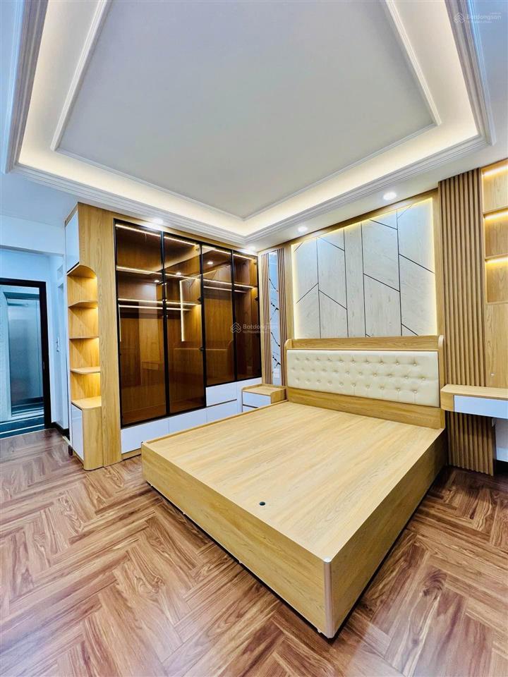 Đê la thành  xây mới  40m2 x 6t thang máy  3 bước ra ô tô tránh  chỉ 10 tỷ có tl.