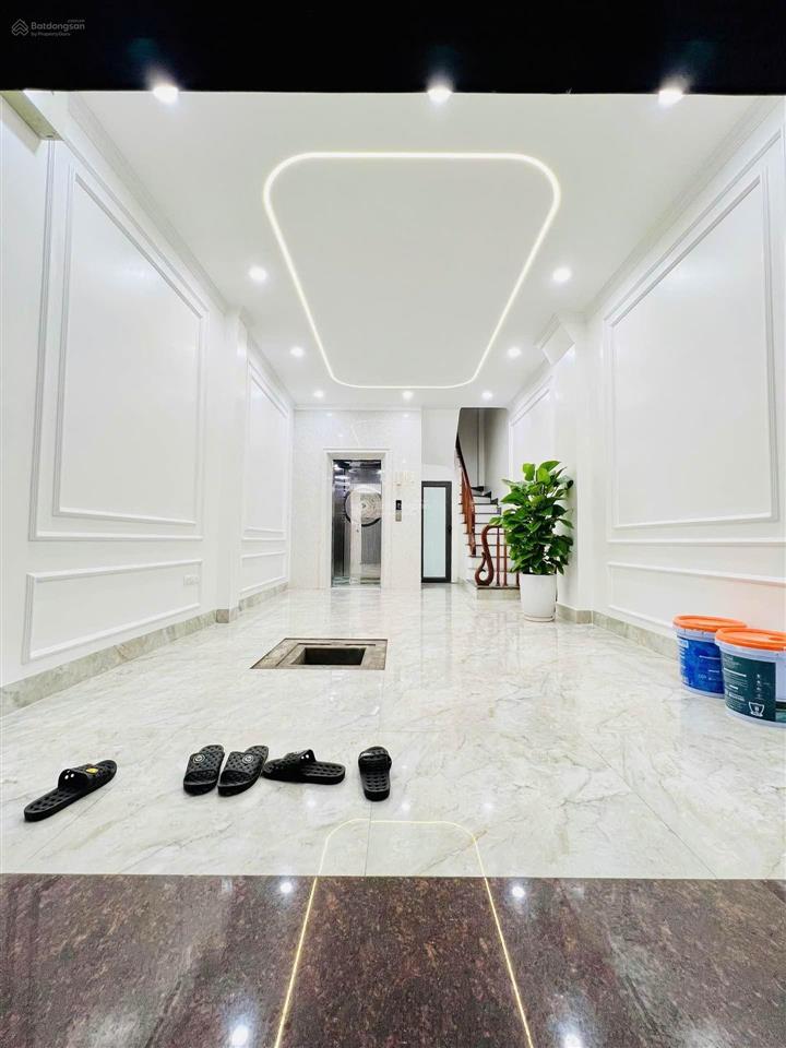 Đê la thành  xây mới  40m2 x 6t thang máy  3 bước ra ô tô tránh  chỉ 10 tỷ có tl.