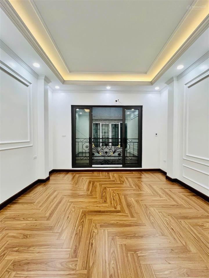 Đê la thành  xây mới  40m2 x 6t thang máy  3 bước ra ô tô tránh  chỉ 10 tỷ có tl.