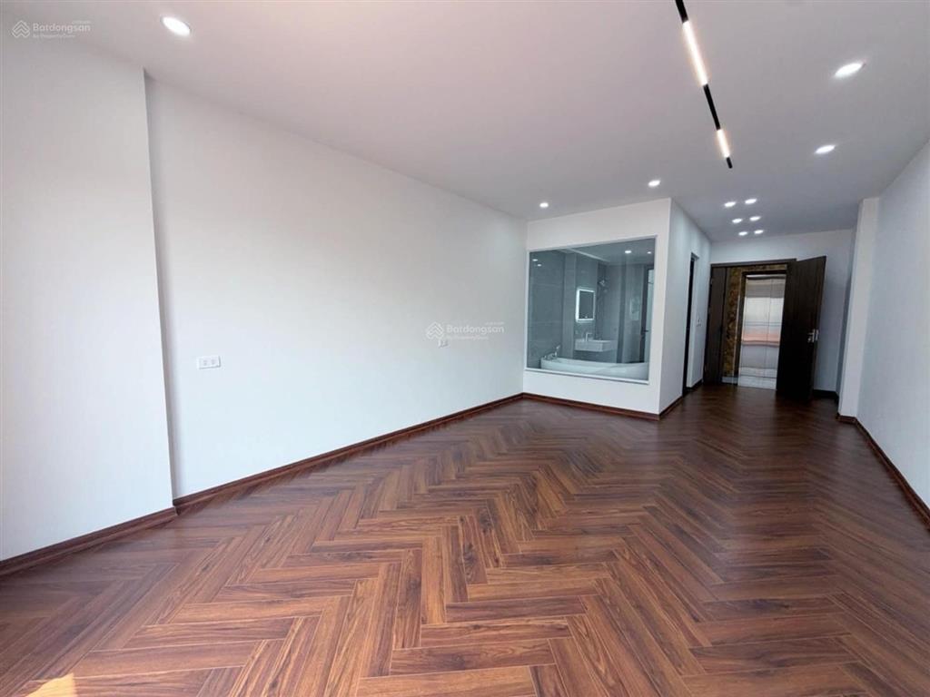 Phạm ngọc thạch  1 nhà ra phố  35m2 x 6t, thang máy  nội thất đẹp  chỉ hơn 9 tỷ có tl.