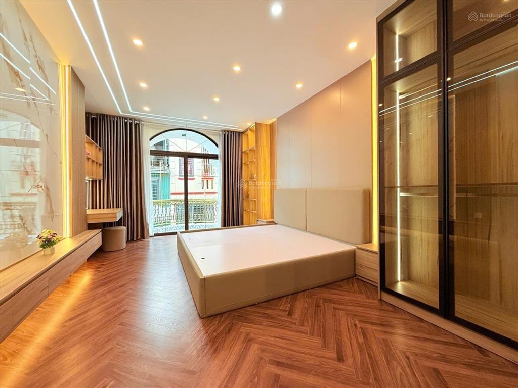 Minh khai  gara ô tô  55m2 x 5 tầng, thang máy  mặt tiền gần 5m  chỉ hơn 12 tỷ có tl.
