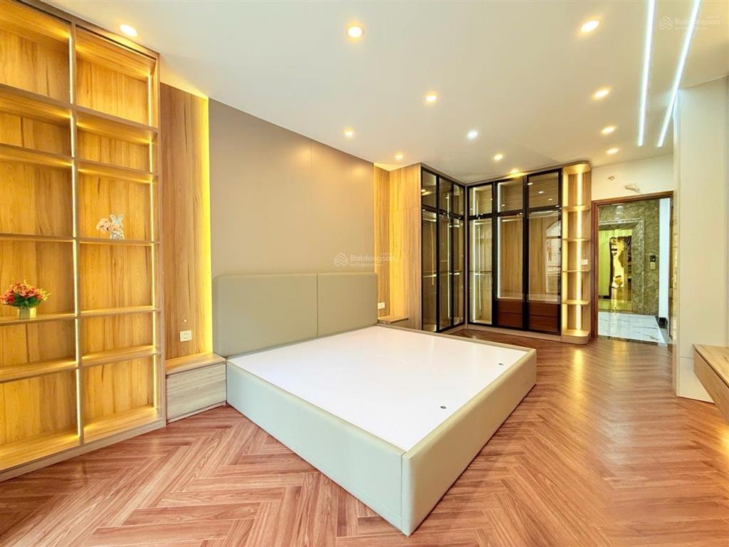 Minh khai  gara ô tô  55m2 x 5 tầng, thang máy  mặt tiền gần 5m  chỉ hơn 12 tỷ có tl.