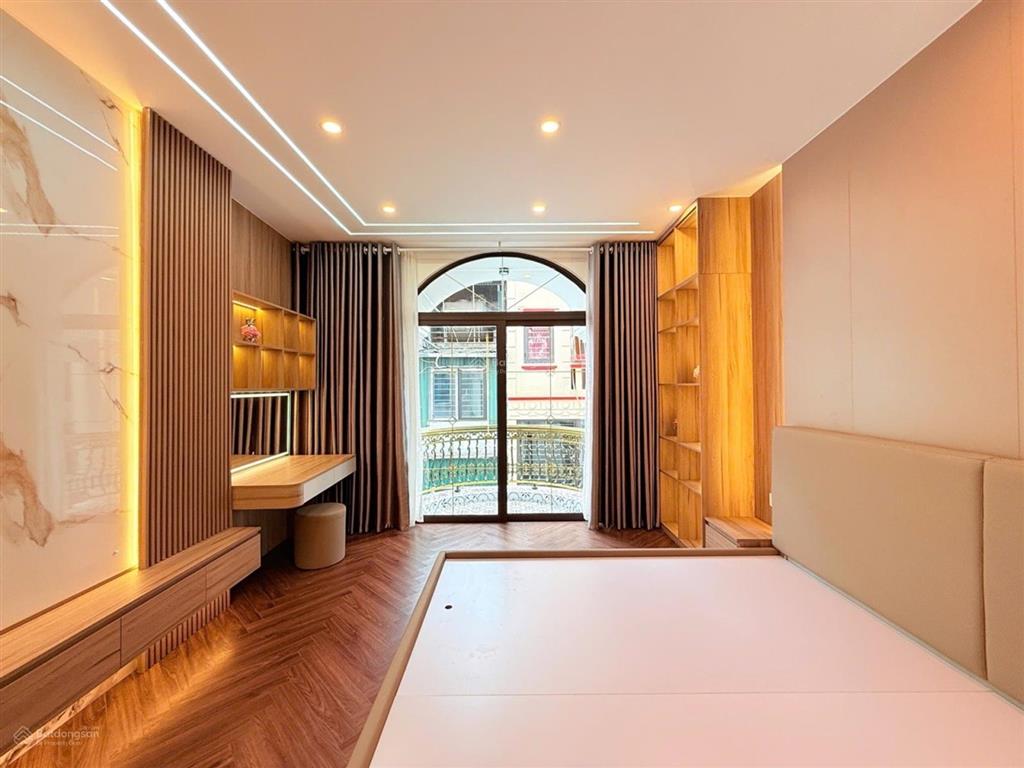 Minh khai  gara ô tô  55m2 x 5 tầng, thang máy  mặt tiền gần 5m  chỉ hơn 12 tỷ có tl.