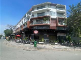 Ngộp ngân hàng  biệt thự lô góc kdc  2 mặt tiền 30m  bank định giá 55t