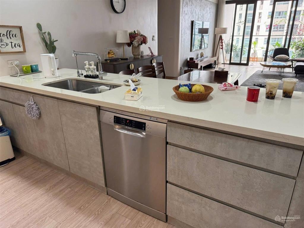 Mỹ đình plaza 2 em viên có căn 2 pn 70 m², sẵn sổ đỏ,giá thương lượng tốt .