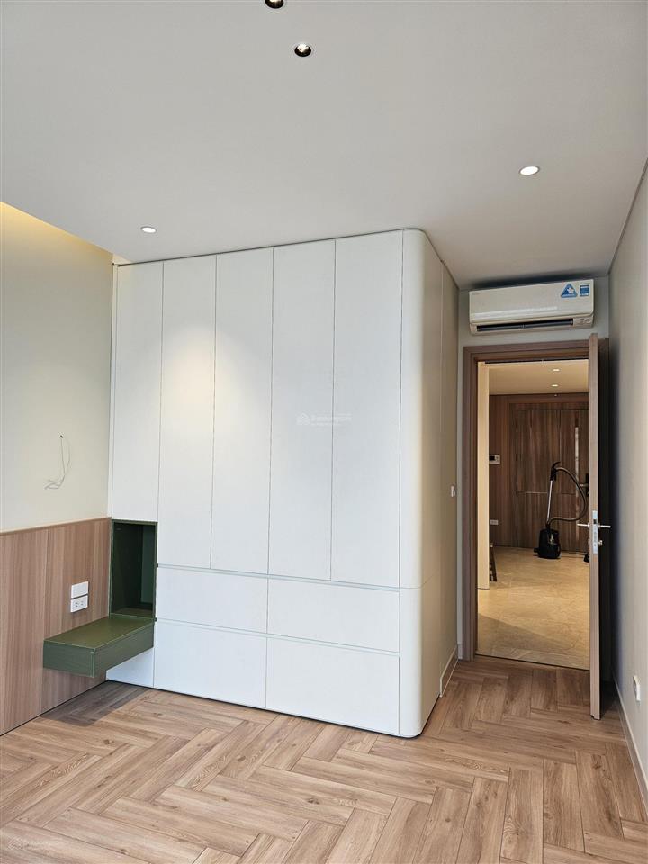 Chính chủ, cho thuê căn hộ góc, cao cấp, mới đưa vào sử dụng. dt 106.2m2, 3pn, 2wc. giá 35tr/tháng.