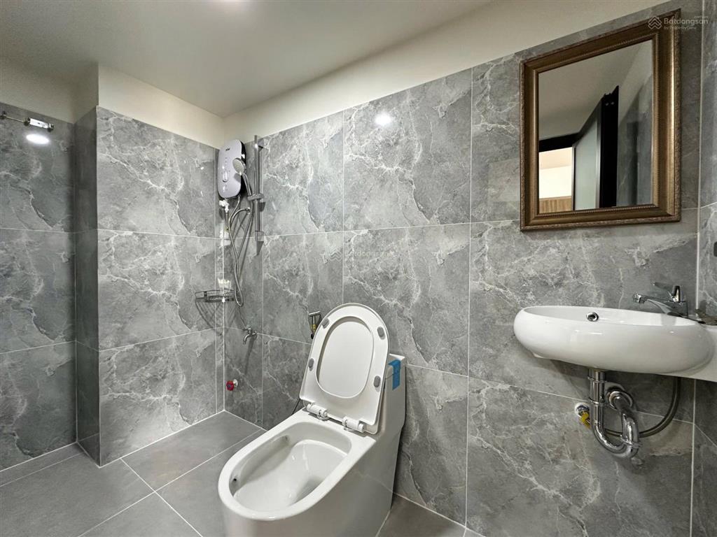 Cho thuê căn duplex ban công  40m2, 5tr9 máy giặt riêng, hẻm rộng tại nguyễn trãi, q1
