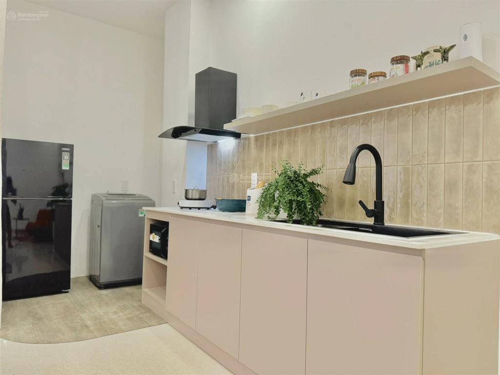 Phòng ban công tách bếp 1pn 6,9 triệu, 45m2 tại trần hưng đạo  gần phố bùi viện