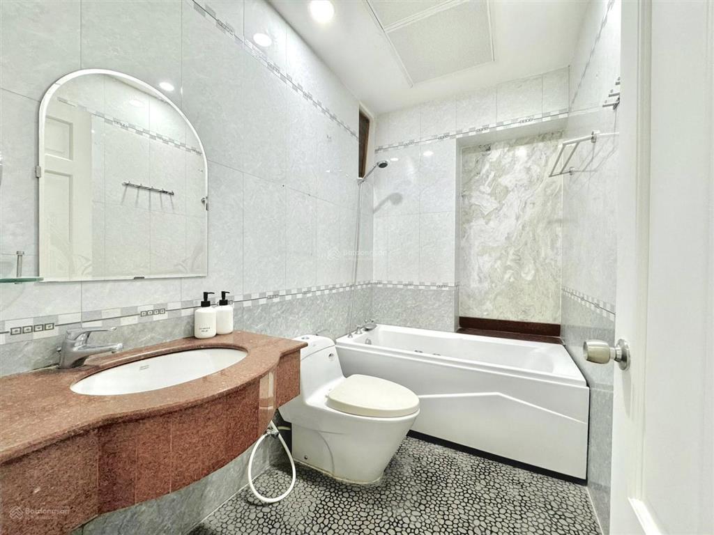Phòng ban công tách bếp 1pn 6,9 triệu, 45m2 tại trần hưng đạo  gần phố bùi viện