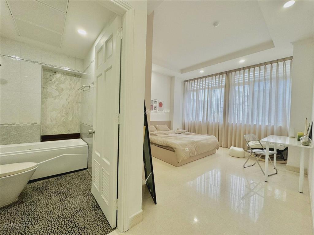 Phòng ban công tách bếp 1pn 6,9 triệu, 45m2 tại trần hưng đạo  gần phố bùi viện