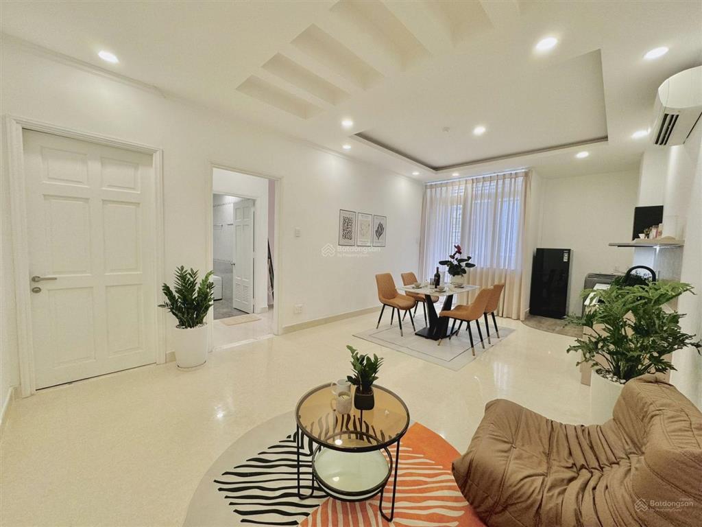 Phòng ban công tách bếp 1pn 6,9 triệu, 45m2 tại trần hưng đạo  gần phố bùi viện