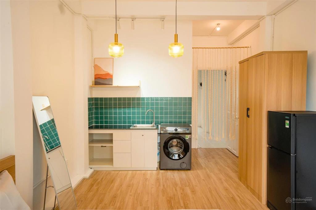 Studio ban công cây xanh  full nội thất + máy giặt riêng ngay trung tâm quận 1.  quỳnh my