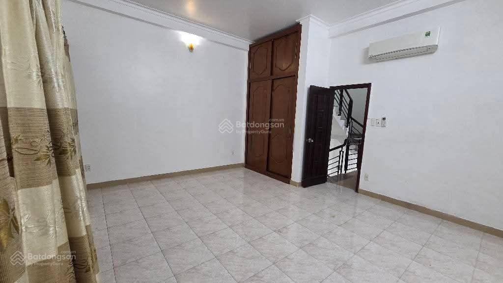 Mặt tiền hoàng xuân nhị, ngay ngã tư lạc long quân âu cơ, 105m2, ngang hiếm 5m, chỉ 13.3 tỷ.