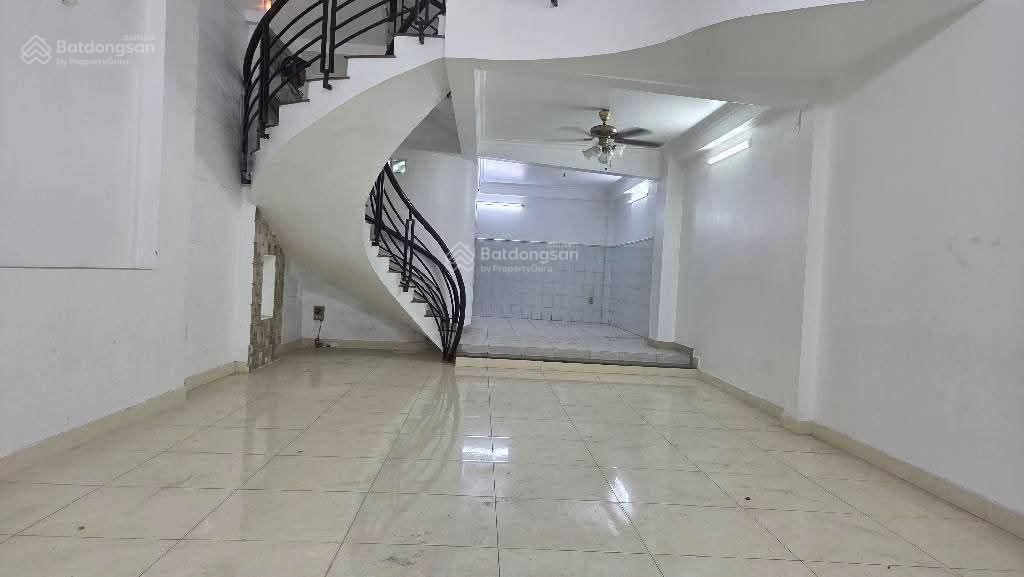 Mặt tiền hoàng xuân nhị, ngay ngã tư lạc long quân âu cơ, 105m2, ngang hiếm 5m, chỉ 13.3 tỷ.