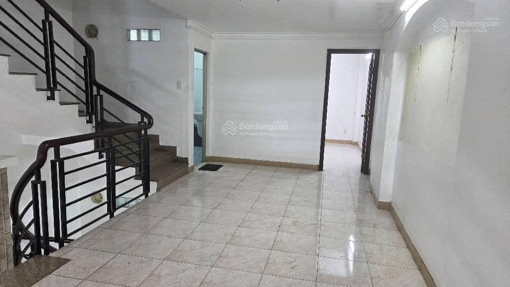 Mặt tiền hoàng xuân nhị, ngay ngã tư lạc long quân âu cơ, 105m2, ngang hiếm 5m, chỉ 13.3 tỷ.