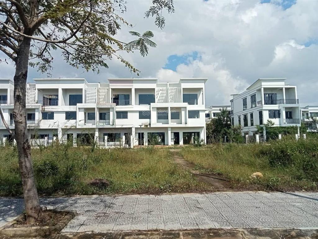 Chính chủ , đất sẵn móng 120m2 , đường 5,5m , 0888 834 ***