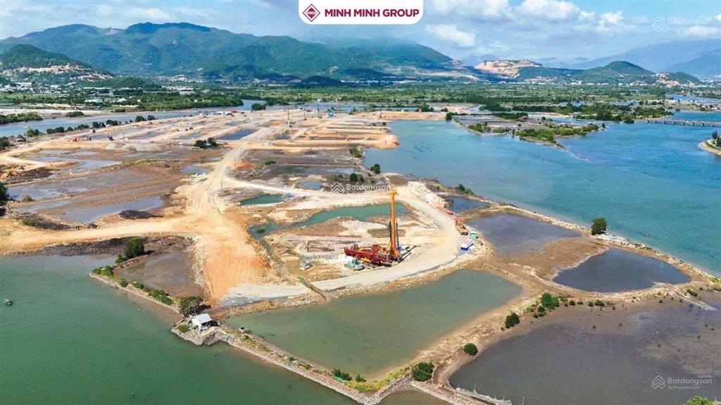 Còn sót lại cặp duy nhất đường d6 rộng 20m giá cdt, gần trục công viên trung tâm, hướng tây nam.