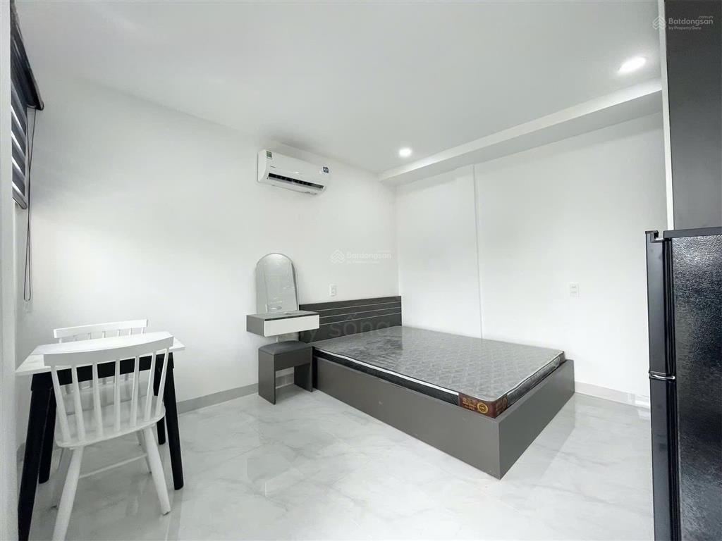 Căn hộ ban công thoáng, xa bếp bình thạnh gần ngã tư hàng xanh, d5, ftu2, sát quận 1