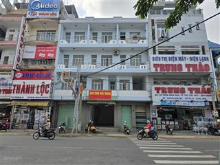 Cho thuê nhà nguyên căn mặt tiền đường trần hưng đạo thủ dầu một 228m2. đối diện chợ, cạnh chùa bà