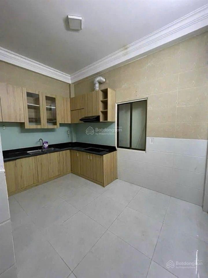 Giáp quận 1  gần phú nhuận  hẻm ô tô 7 đỗ cổng  nhà 46m2 x 4 tầng | 4pn x 5wc. nơ trang long.