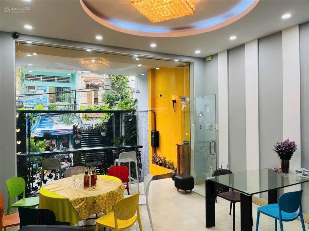 Bán nhà gần ung văn khiêm, 5 tầng, hẻm xe hơi, ngang gần 5m, bình thạnh