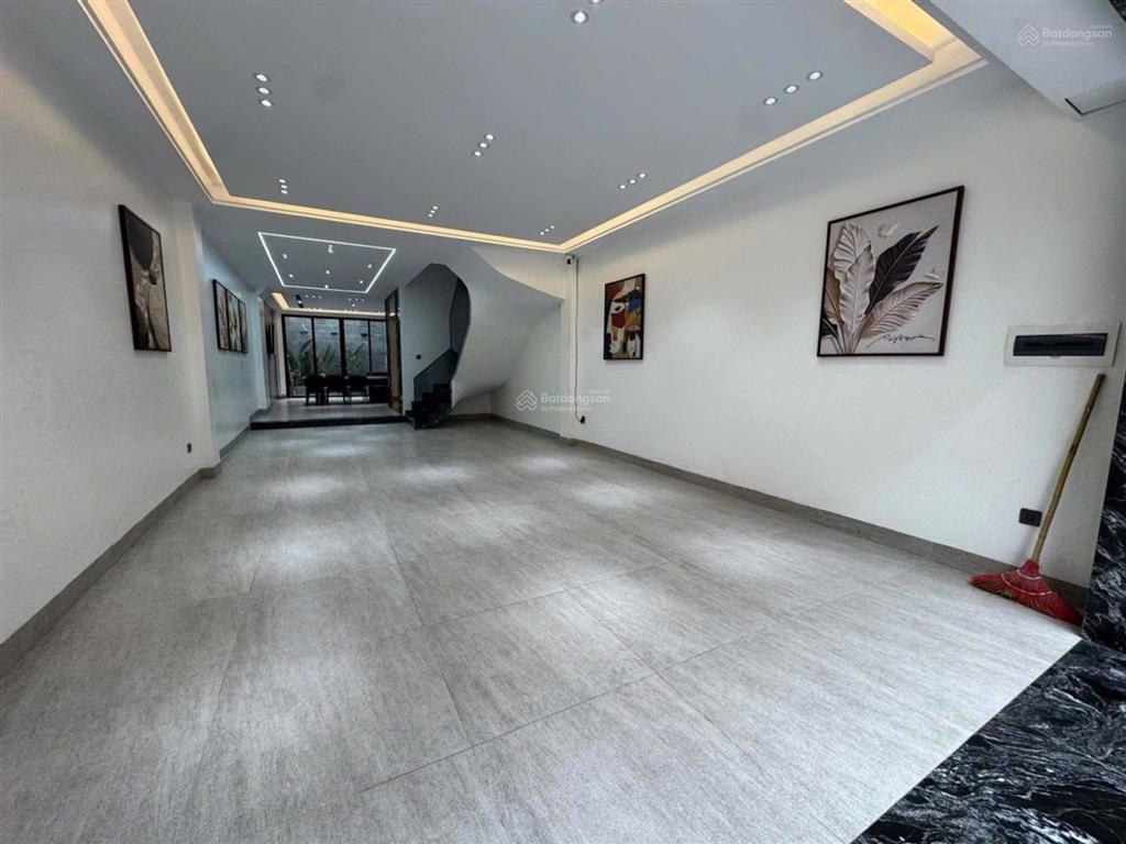 Cần bán gấp nhà phố phúc lợi trục kinh doanh thang máy vỉa hè ô tô tránh 75m2 x 5tầng x mt 6m