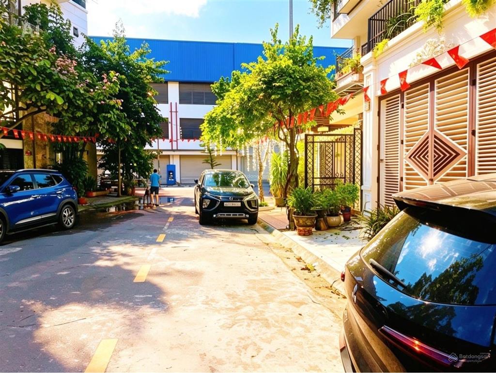 Phân lô phúc lợi thang máy full nội thất xịn sò vỉa hè ô tô tránh kinh doanh đỉnh