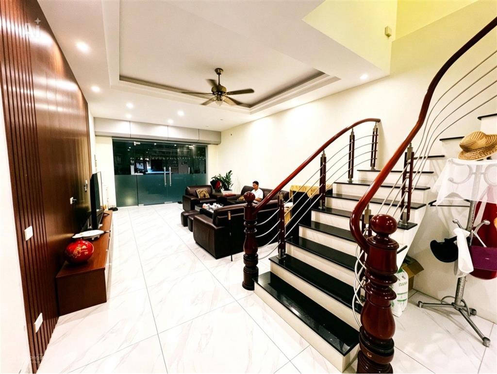 Khu đấu giá phúc lợi  75m2 x 5 tầng  mt 5m  ô chờ thang máy  giá 20,5 tỷ full nội thất