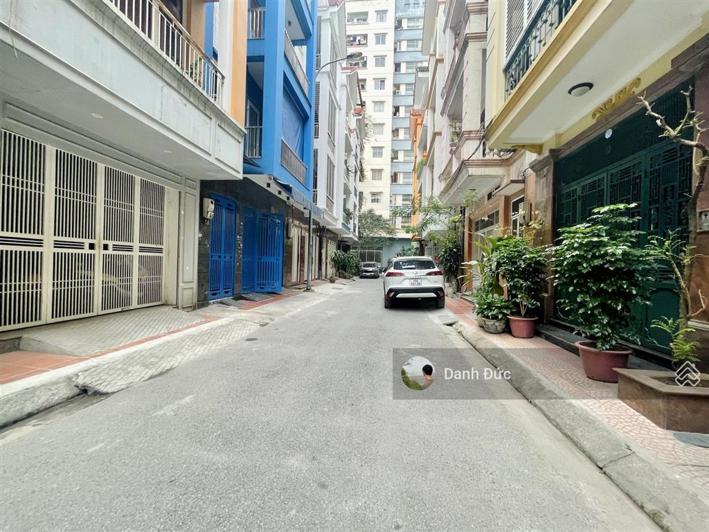 Bán nhà trung kính 80m2  gara 2 ô tô  khu vực cực vip  đường 4 ô tô tránh