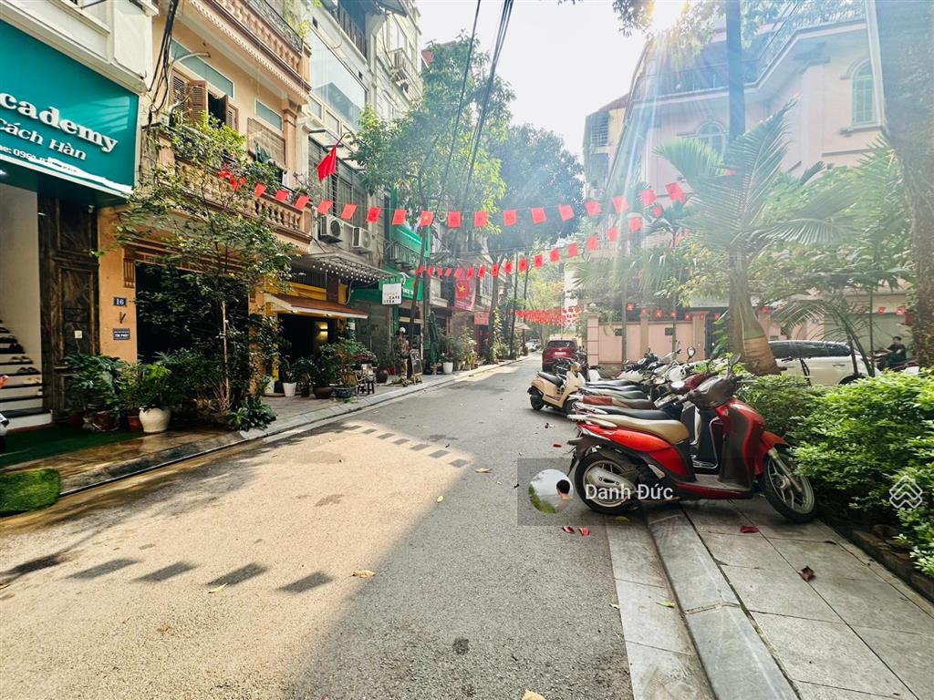 Bán nhà trần thái tông 75m2mt 5m  thang máy  phân lô vỉa hè ô tô tránh  kinh doanh