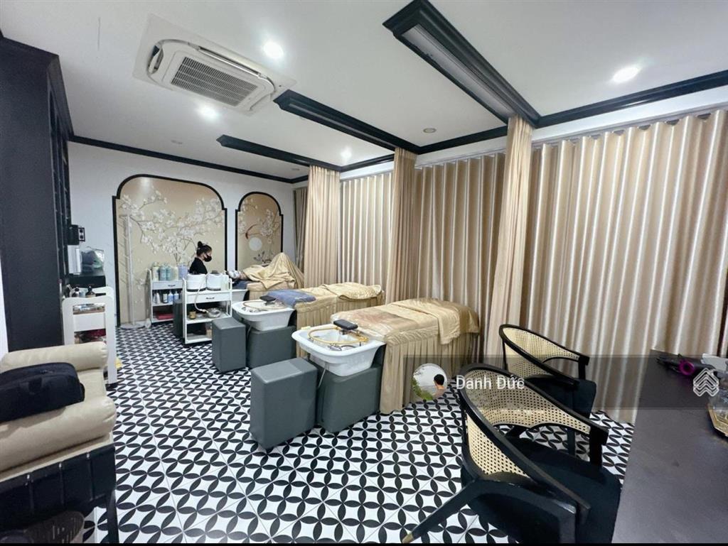 Bán nhà trần thái tông 75m2mt 5m  thang máy  phân lô vỉa hè ô tô tránh  kinh doanh