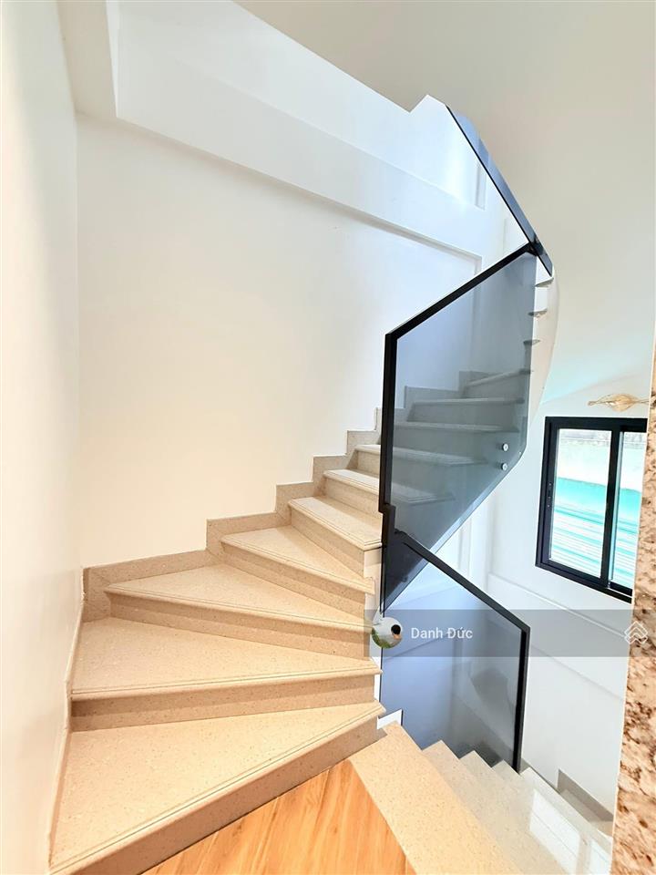 Bán nhà ngõ 106 hoàng quốc việt 68m2, mt 5m  phân lô vỉa hè ô tô tránh  thang máy