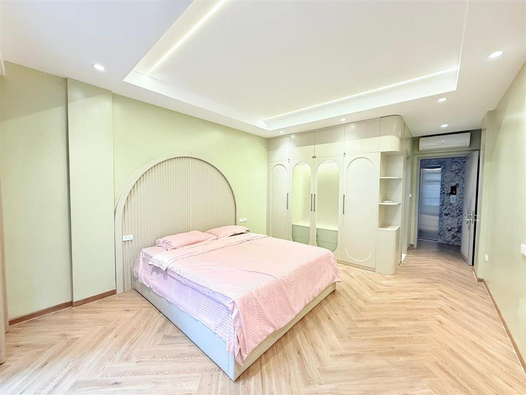 Bán nhà ngõ 106 hoàng quốc việt 68m2, mt 5m  phân lô vỉa hè ô tô tránh  thang máy