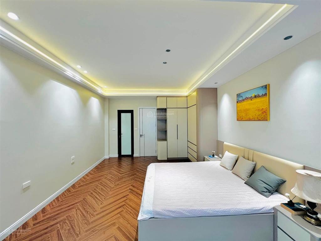 Chỉ hơn 9 tỷ  bán nhà nguyễn văn huyên 45m², thang máy  chỉ 20m ra đường ô tô tránh
