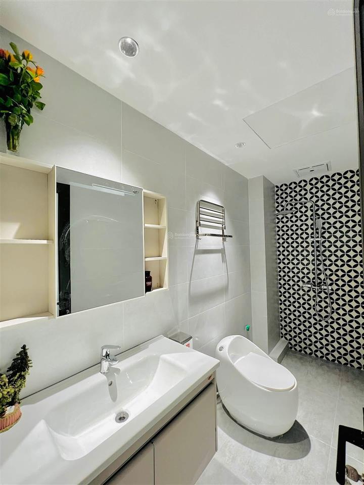 Chỉ hơn 9 tỷ  bán nhà nguyễn văn huyên 45m², thang máy  chỉ 20m ra đường ô tô tránh