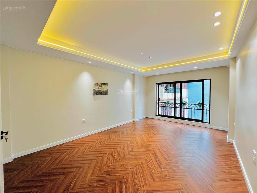 Chỉ hơn 9 tỷ  bán nhà nguyễn văn huyên 45m², thang máy  chỉ 20m ra đường ô tô tránh