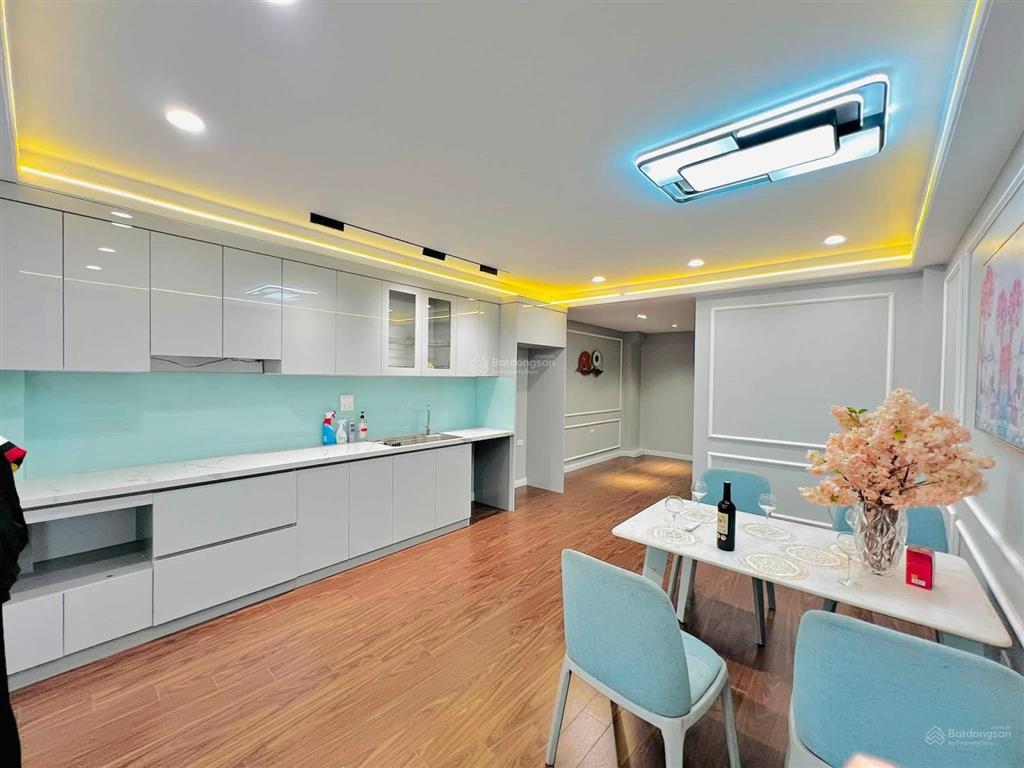 Chỉ hơn 9 tỷ  bán nhà nguyễn văn huyên 45m², thang máy  chỉ 20m ra đường ô tô tránh