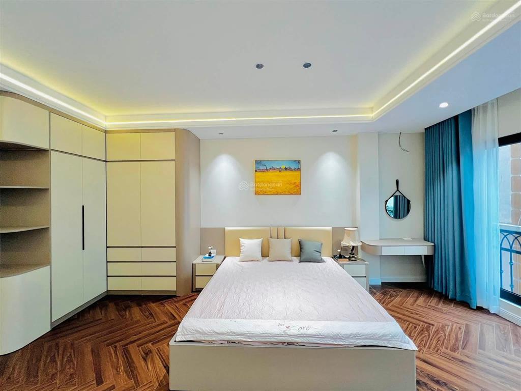 Chỉ hơn 9 tỷ  bán nhà nguyễn văn huyên 45m², thang máy  chỉ 20m ra đường ô tô tránh