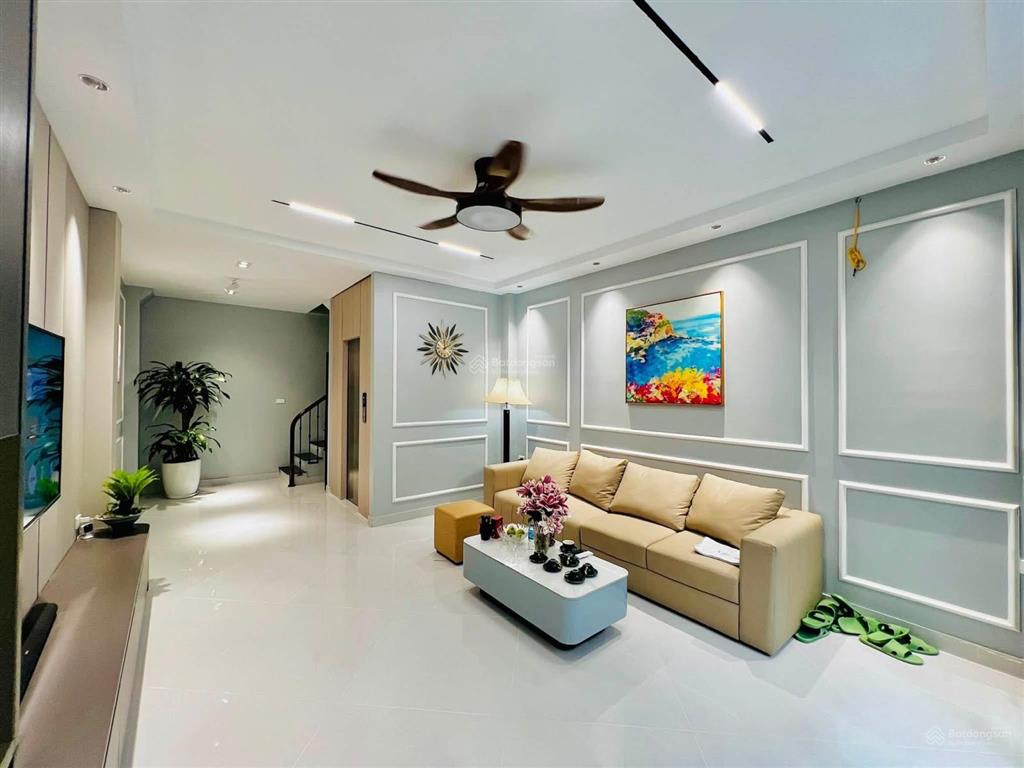 Chỉ hơn 9 tỷ  bán nhà nguyễn văn huyên 45m², thang máy  chỉ 20m ra đường ô tô tránh