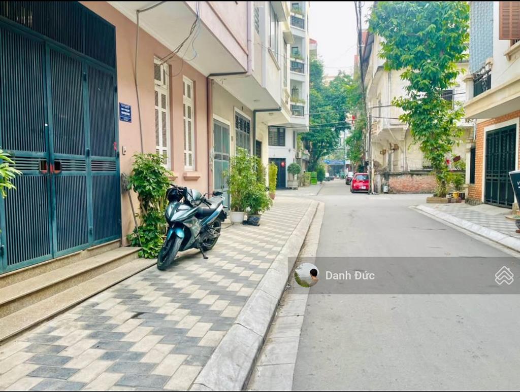 Chỉ 20 tỷ bán nhà nghĩa đô 50m2, mt 5m  phân lô vỉa hè ô tô tránh chạy vòng quanh