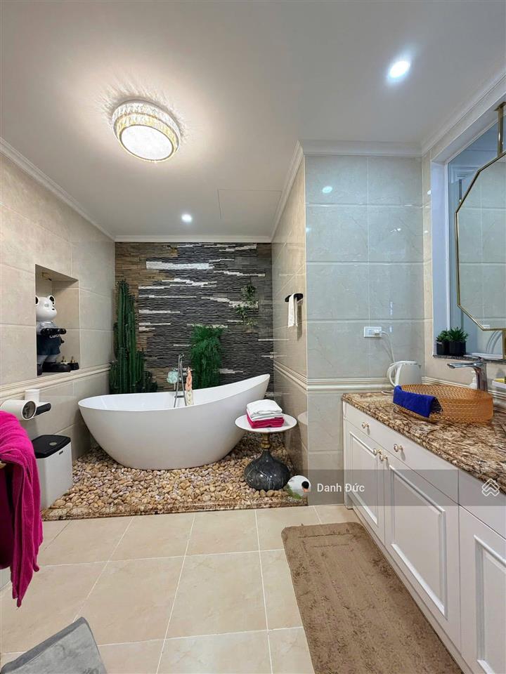 Chỉ hơn 20 tỷ  bán nhà phạm tuấn tài 50m2, mt 4.5m  phân lô vỉa hè ô tô tránh  thang máy