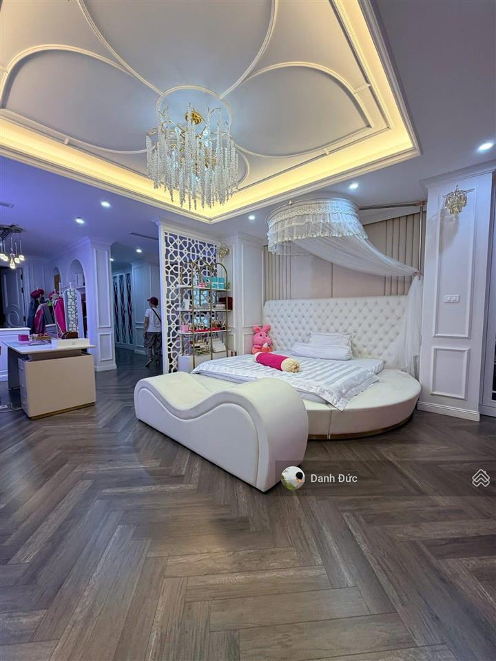 Chỉ hơn 20 tỷ  bán nhà phạm tuấn tài 50m2, mt 4.5m  phân lô vỉa hè ô tô tránh  thang máy