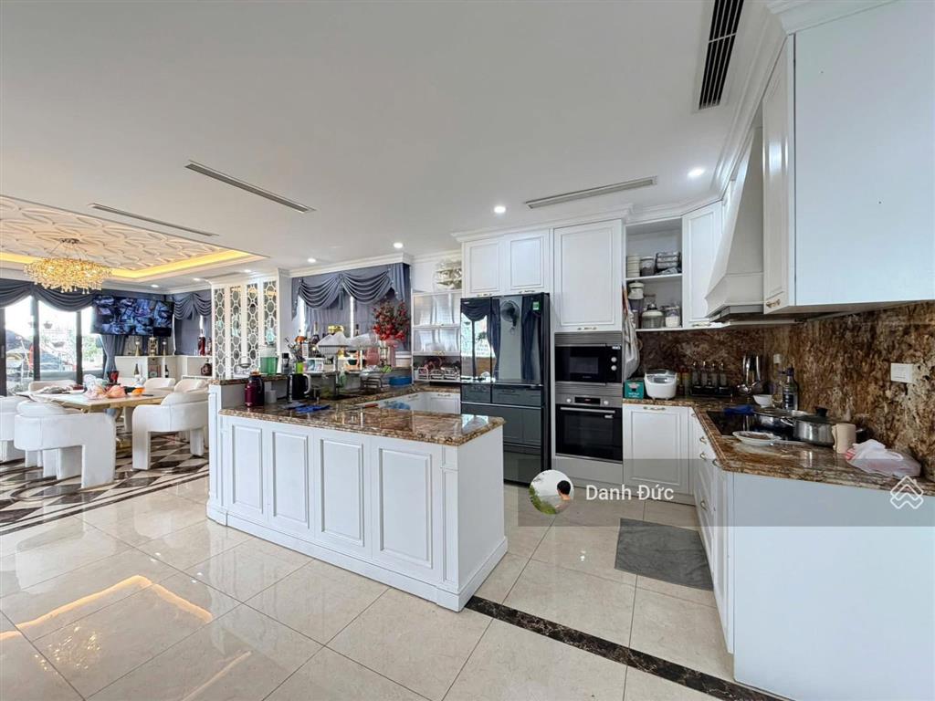 Chỉ hơn 20 tỷ  bán nhà phạm tuấn tài 50m2, mt 4.5m  phân lô vỉa hè ô tô tránh  thang máy
